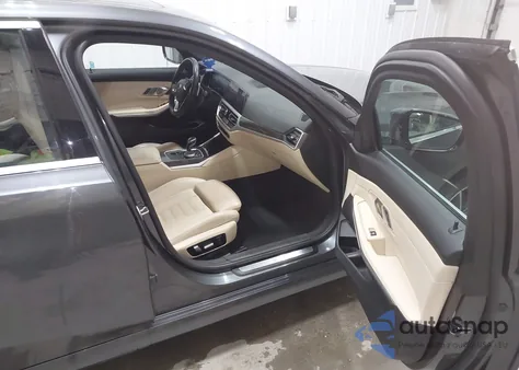 2021 BMW 330I xDrive z USA, uszkodzony, nr VIN 3MW5R7J00M8B69737